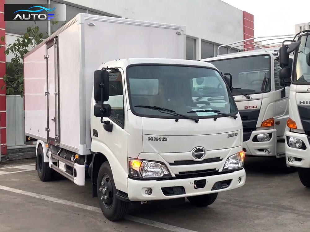 Xe tải Hino XZU650L (1.9t - 4.5m) thùng bảo ôn